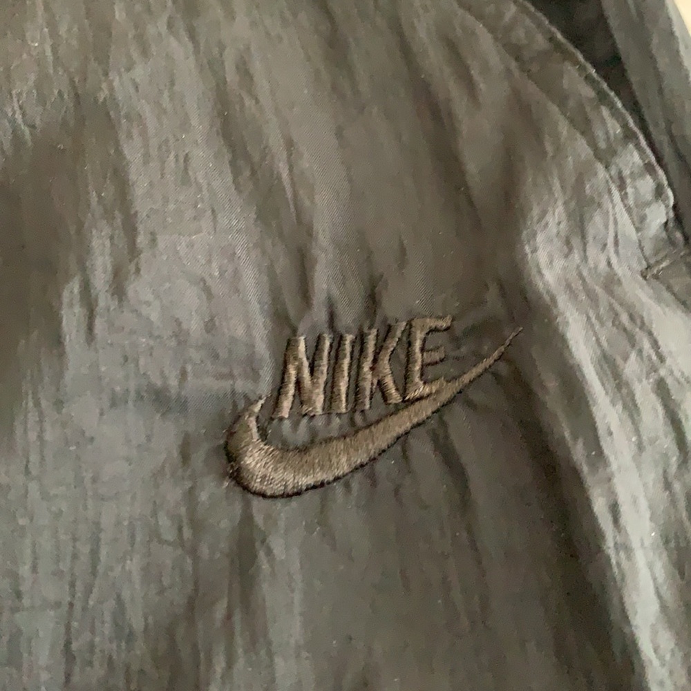 Nike - Picture 2 of 5